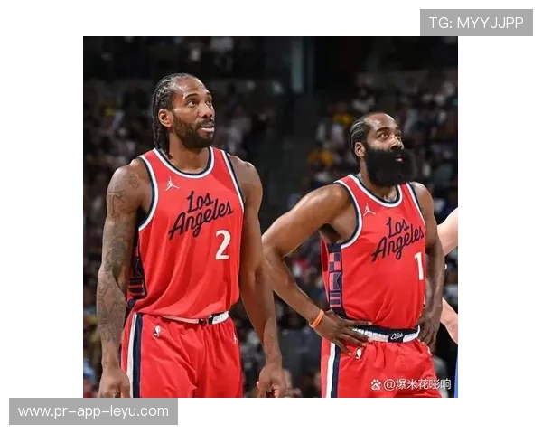 哈登突破吸引三人，外线终于被解放