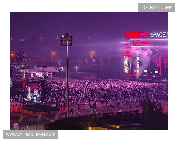 赛事直播现场：线下和线上同步震撼体验，线上线下比赛什么意思